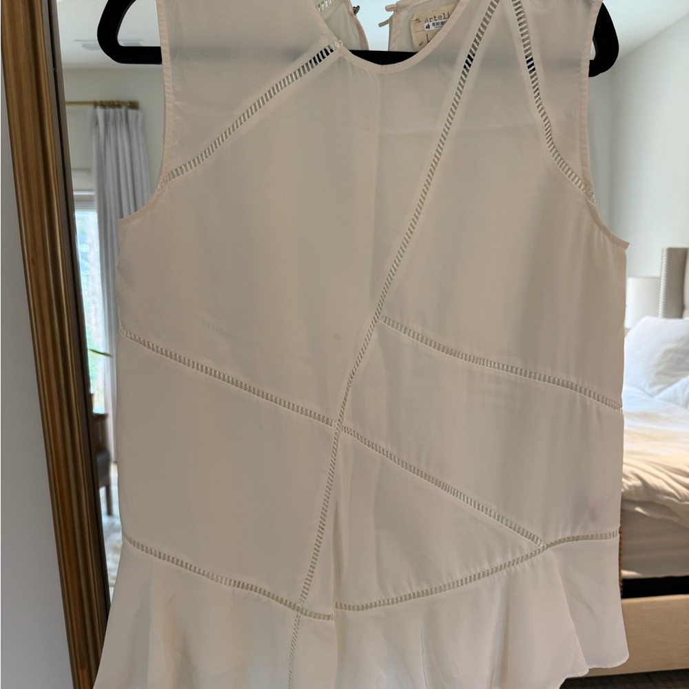 Nicole Miller White Sleeveless Blouse with Geometric Design